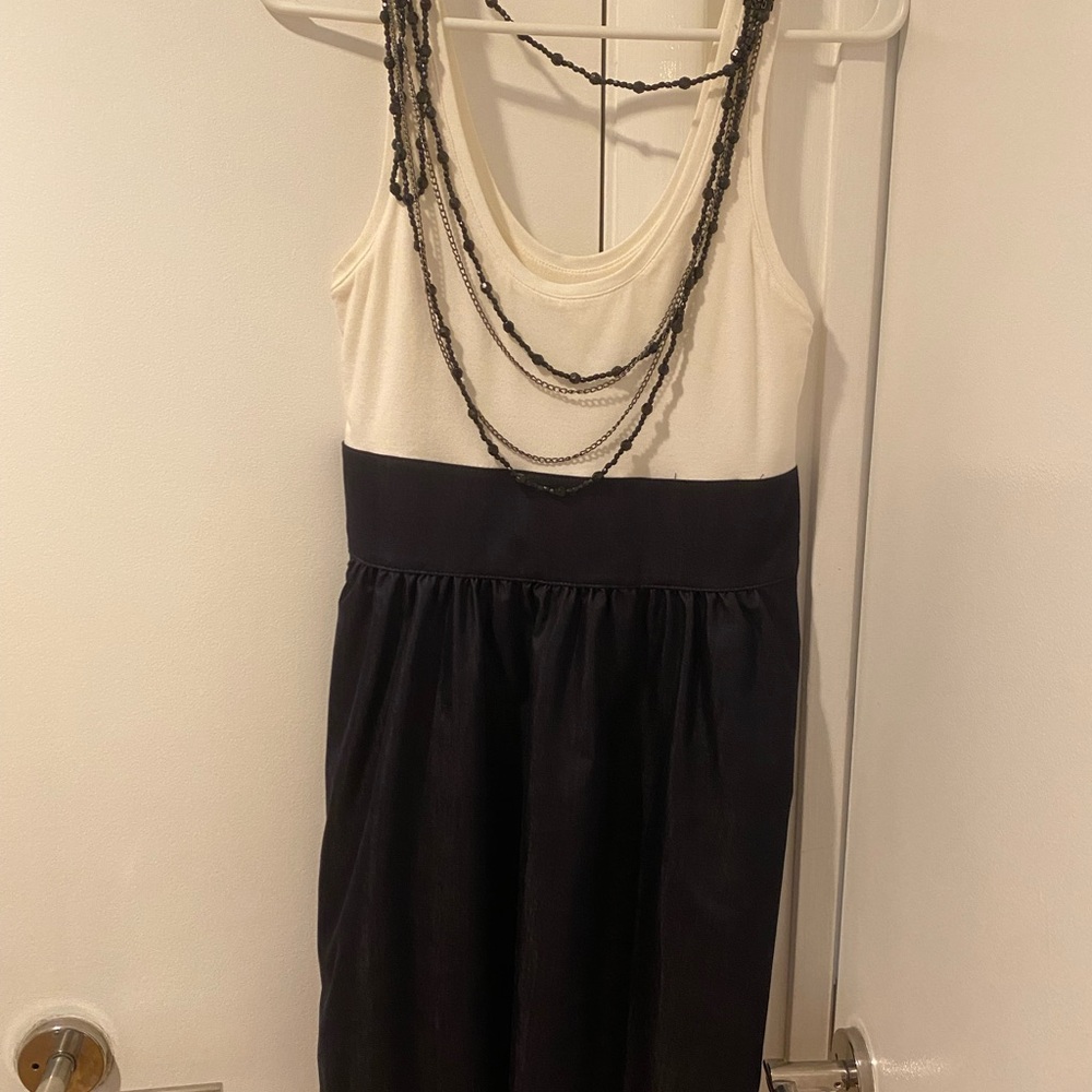 Express dress with attached neckclace